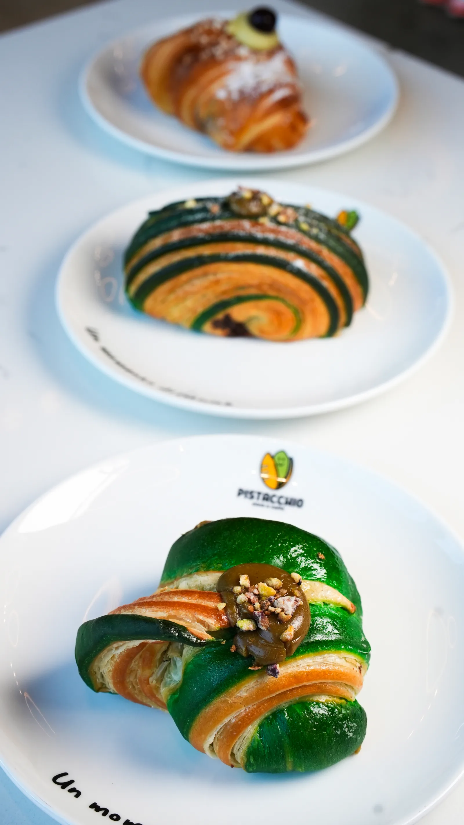 Cornetti and pan al pistacchio e cioccolato — Pistacchio catering