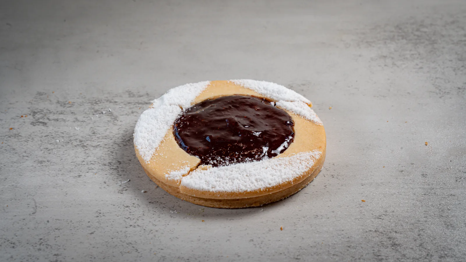 Occhio di bue alla fragola — strawberry jam cookie, Pistacchio bakery Edgewater Miami